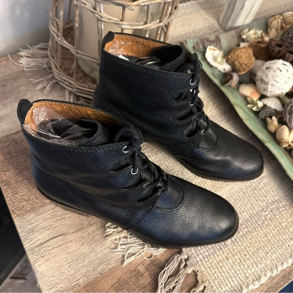 Unisa Black leather women’s lace up ankle boots, size 8 1/2 made in Brazil - Picture 10 of 15